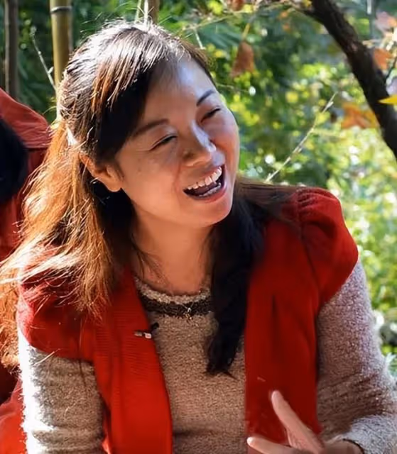 回顧:女子徒手接住2歲墜樓女童,多年後再次回到小區,感慨萬千