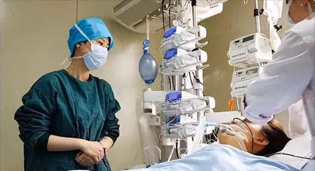 回顧:教師救學生雙腿被截肢,獲捐款1000多萬的她12年後感慨萬千