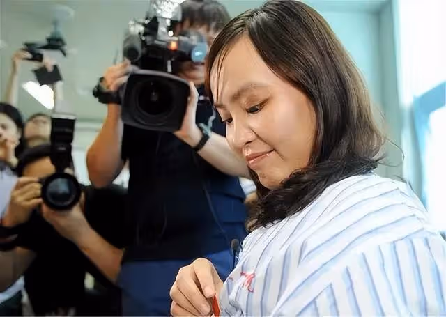 回顧:教師救學生雙腿被截肢,獲捐款1000多萬的她12年後感慨萬千