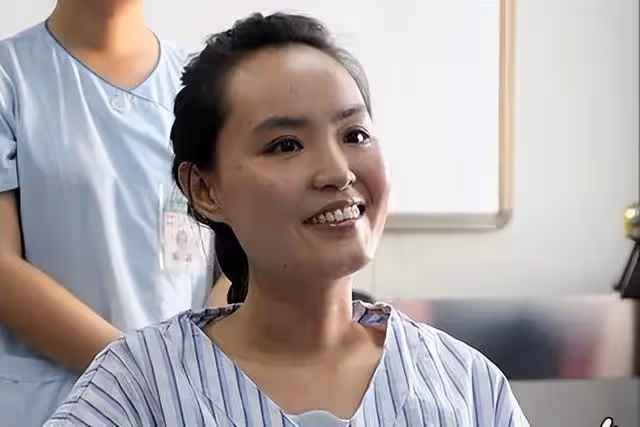 回顧:教師救學生雙腿被截肢,獲捐款1000多萬的她12年後感慨萬千