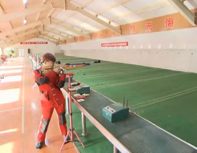 回顧富家女:一頓早飯300塊、鞋子穿3次就扔,曾用啤酒瓶打老師