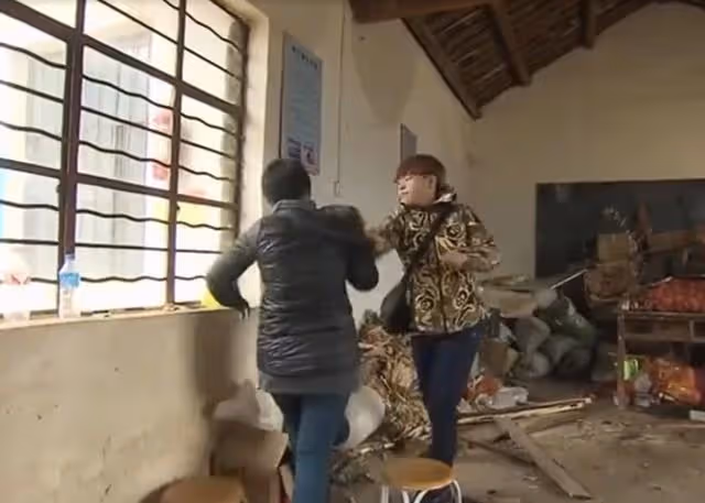 回顧富家女:一頓早飯300塊、鞋子穿3次就扔,曾用啤酒瓶打老師