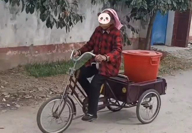 兒子接母親進城享福,母親總是無精打采,回到老家騎著三輪車飛奔