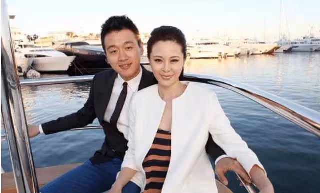 史上最強「師生戀」!他對老師一見鐘情 婚後生下2女1子,如今把41歲老師寵成公主!