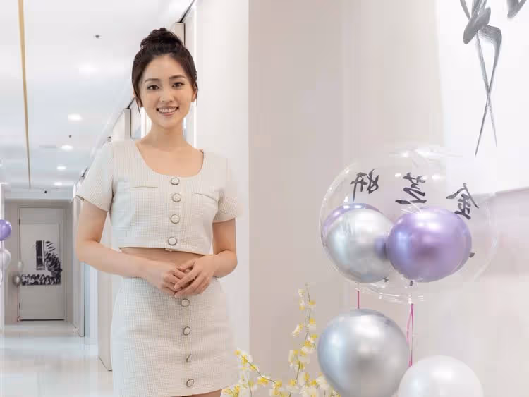 女星鏡頭崩壞「穿褲擠出兩坨肉」　認了抽脂找回自信