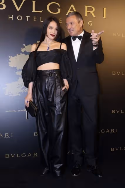 舒淇沒見老，全黑造型配公主切髮型好吸睛，姨媽色口紅看著不好惹