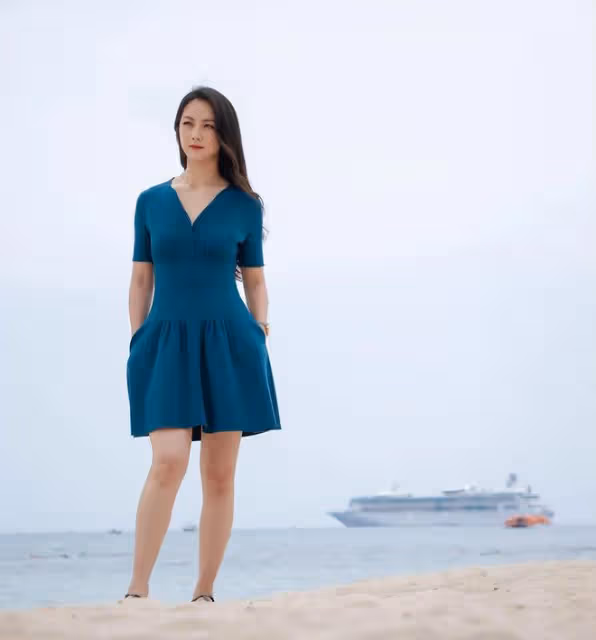 湯唯真沒啥明星架子，穿這麼素的裙子拍照片好普通，但人是真的美