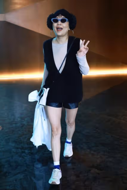 「迪斯科皇后張薔」不穿亮片服裝也好看，衣身打扮有氣質，不顯老