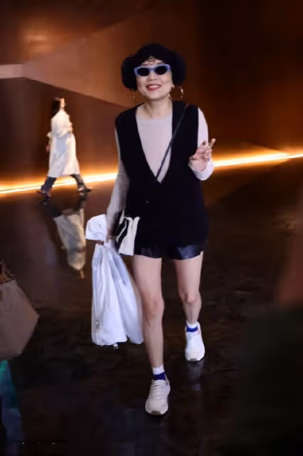 「迪斯科皇后張薔」不穿亮片服裝也好看，衣身打扮有氣質，不顯老