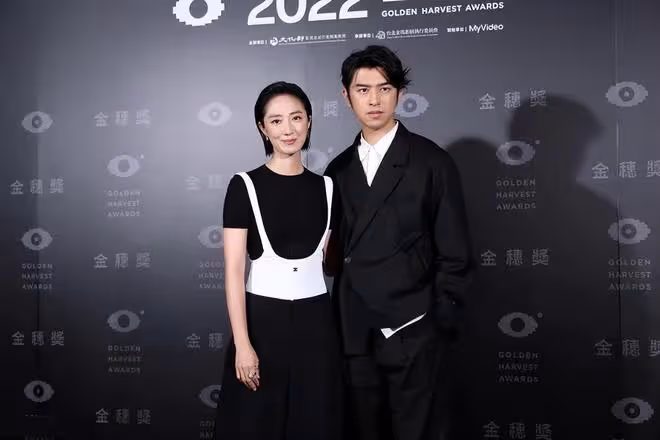 桂綸鎂陳柏霖的CP感還挺強，同穿黑色服裝像情侶裝，看著挺搭的