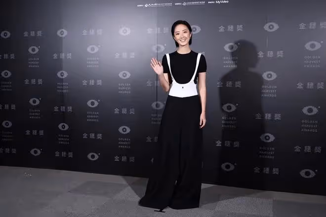 桂綸鎂陳柏霖的CP感還挺強，同穿黑色服裝像情侶裝，看著挺搭的
