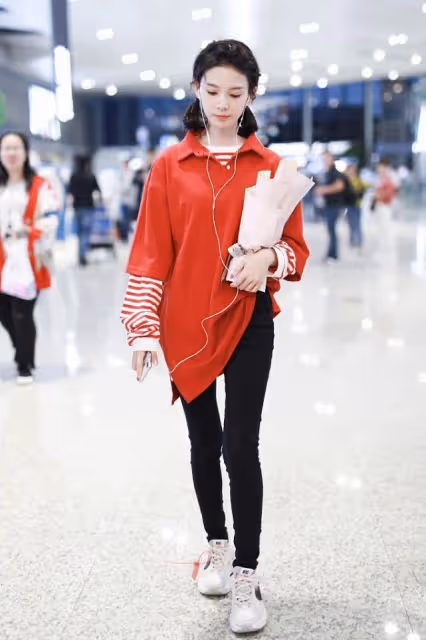 「岳綺羅」陳瑤私下穿得也好看，整身打扮挺有小姑娘樣，挺精緻的