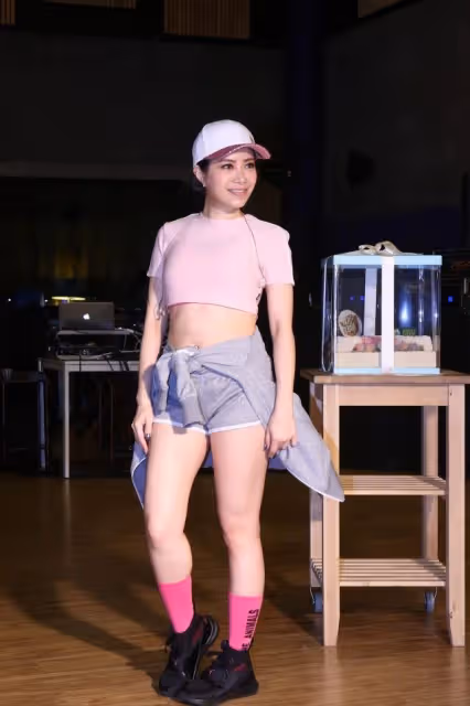 徐懷鈺這甜美氣質太「絕」，阿姨輩的年紀穿出少女感，看著好清純