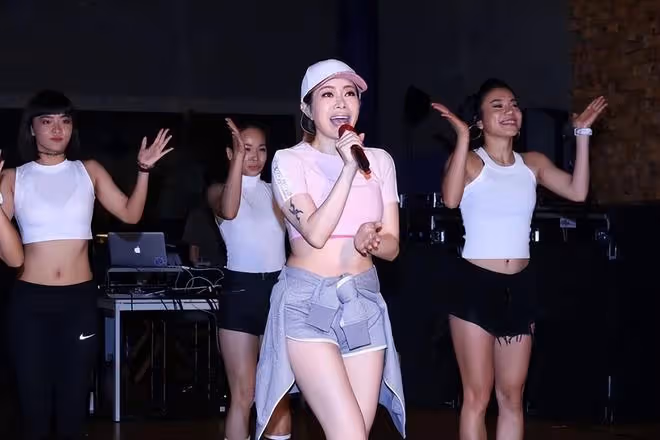 徐懷鈺這甜美氣質太「絕」，阿姨輩的年紀穿出少女感，看著好清純