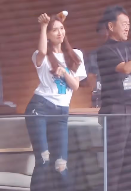 林志玲棒球賽開球,在球場上跳舞太可愛,身材比韓國女愛豆還好