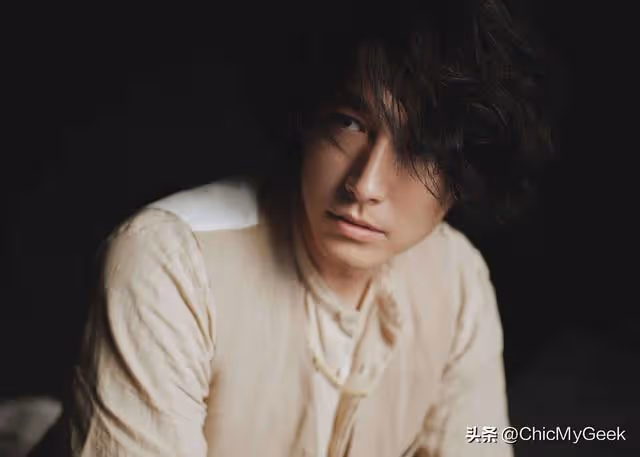 他是日娛一代美少年,紅得發紫時為女友暫停事業,低調結婚生子!