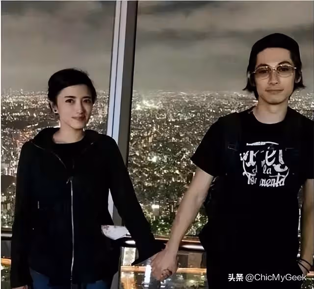 他是日娛一代美少年,紅得發紫時為女友暫停事業,低調結婚生子!