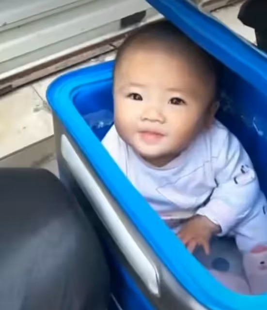 回顧:4年前外賣小哥帶6月女嬰送餐走紅,受邀央視,如今怎樣?