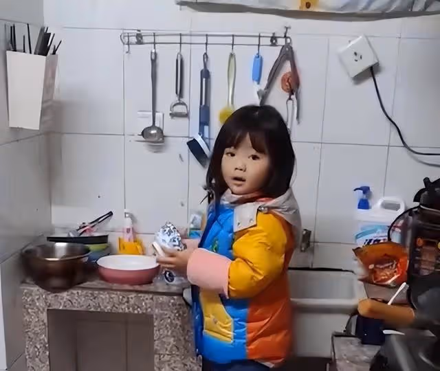 回顧：4年前外賣小哥帶6月女嬰送餐走紅，受邀央視，如今怎樣？