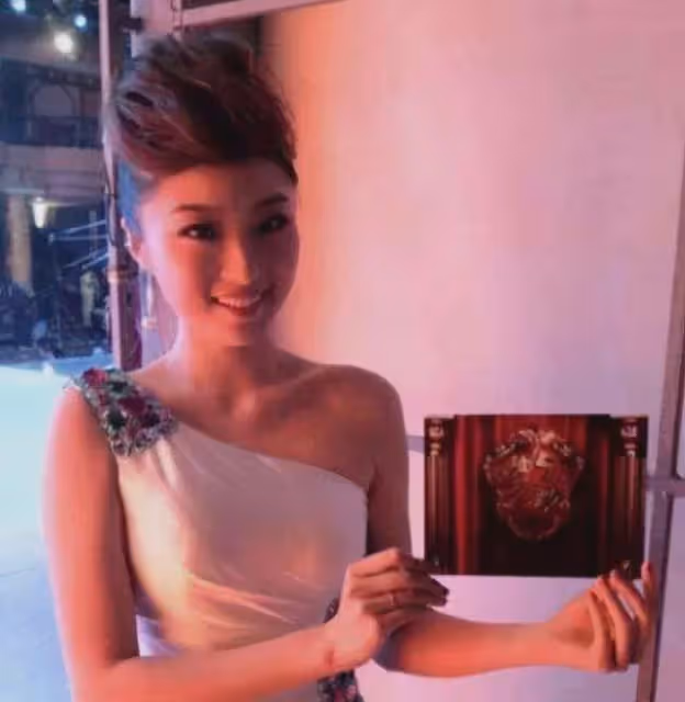 央視美女主持接到一通電話走出家門,生命定格在25歲