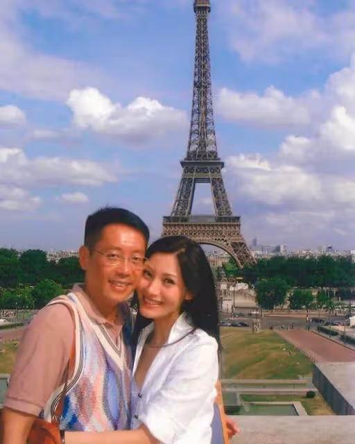 最美港姐54歲生日甜蜜秀恩愛,獲贊逆齡生長,與富商老公結婚16年恩愛依舊