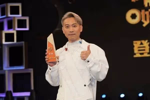 43歲TVB中年男歌手面對負評不反擊,為實現導演夢把握每個工作機會