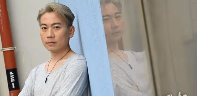 43歲TVB中年男歌手面對負評不反擊,為實現導演夢把握每個工作機會