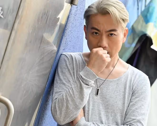 43歲TVB中年男歌手面對負評不反擊,為實現導演夢把握每個工作機會