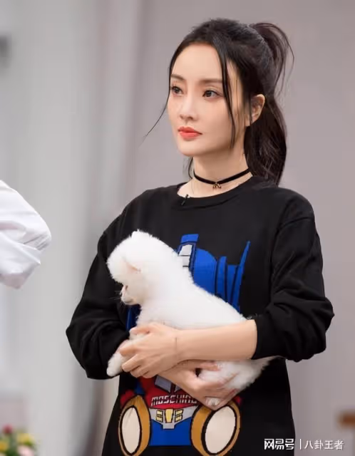 李小璐才是真浪姐!讓李晨當牛做馬,與韓庚熱吻,被弟弟弄進醫院