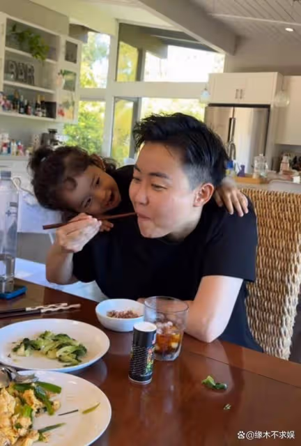葉海洋堅持母乳喂奶，不坐月子直接上班，狀態完全不像剛生產完