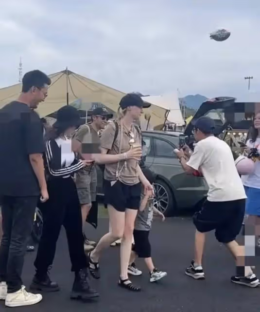 撒貝寧端午全家旅遊！龍鳳胎騎脖子上，嬌妻穿衣樸素白得發光