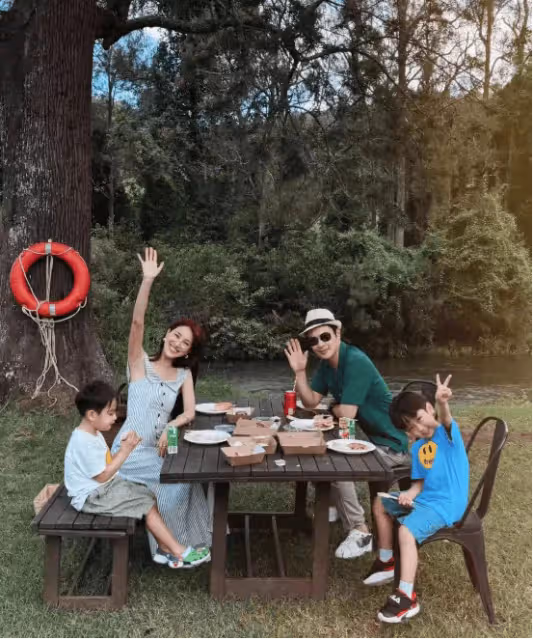老夫少妻生活甜蜜!TVB知名視帝與內地平台合作新電影,被網友嘲笑有老人味