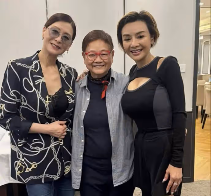 58歲香港知名女星風韻猶存,艷壓一代性感女神,多次被曝與小鮮肉曖昧