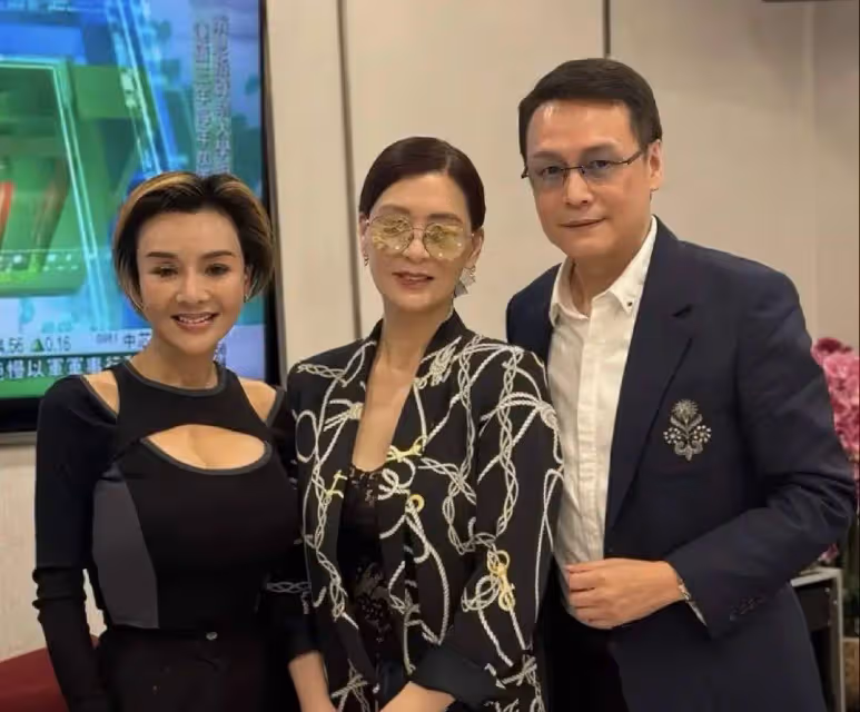 58歲香港知名女星風韻猶存,艷壓一代性感女神,多次被曝與小鮮肉曖昧