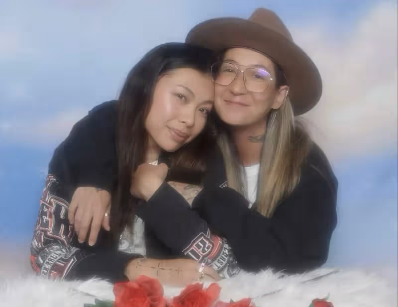 港星王敏德大女兒秀恩愛,與同性愛人結婚兩年,定居國外感情穩定