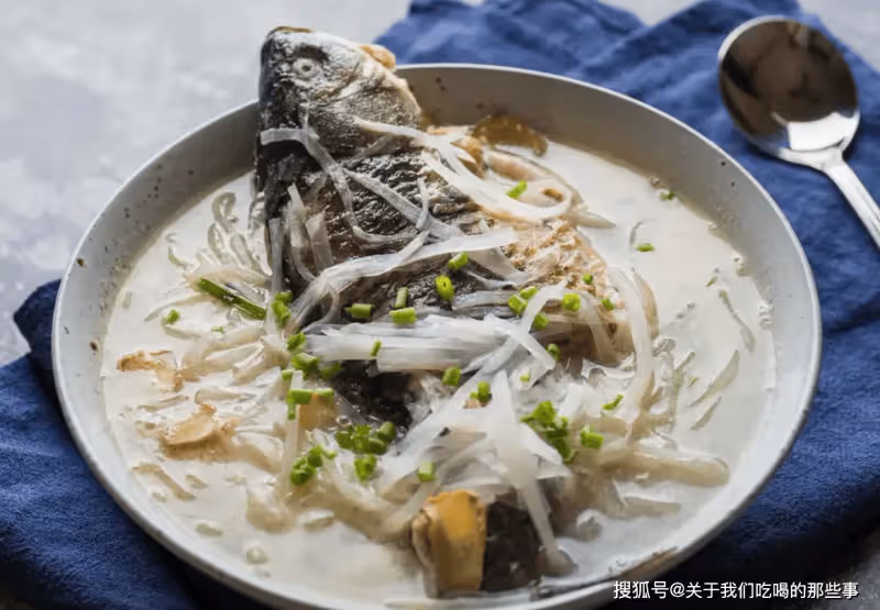 不管燉什麼魚,牢牢記住這3點,魚湯燉好又濃又白,鮮香沒腥味