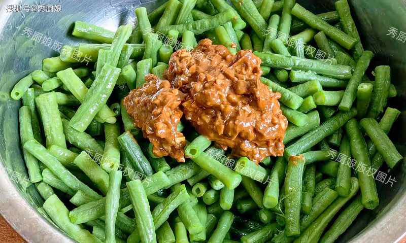 夏天這菜使勁吃，3塊一把的「菜中上品」！焯水一拌，好吃不上火