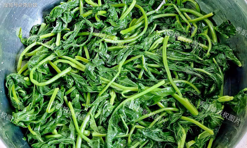 夏天多吃這「鹼性菜」，一吃養肝明目，二吃防貧血，三吃排毒通便