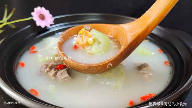 原來冬瓜和它才絕配，後悔沒早發現！小火慢燉一碗湯，一口鮮得咂舌、清甜不膩