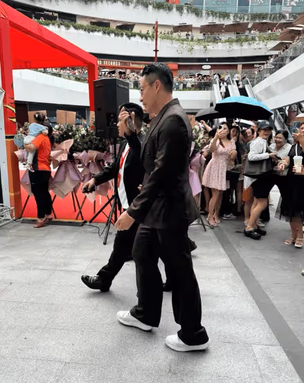 霸總寵妻!汪小菲慶祝新店開業,現場表白妻子,她是來跟我過日子不是來工作