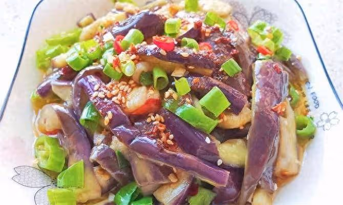 涼拌茄子,2個小妙招,茄子不變色不發黑,開胃下飯,好吃好看
