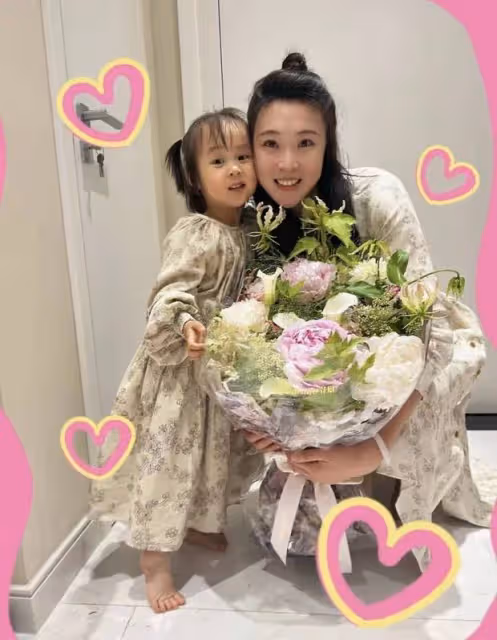 前女排隊長惠若琪為女兒慶生,獲學霸老公送鮮花
