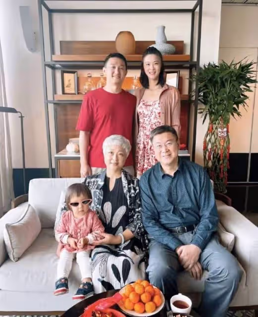 前女排隊長惠若琪為女兒慶生,獲學霸老公送鮮花