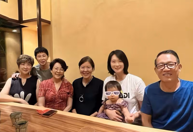 前女排隊長惠若琪為女兒慶生,獲學霸老公送鮮花