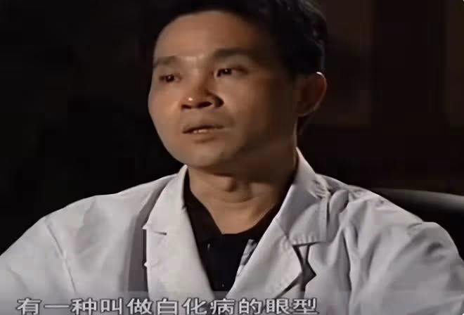 回顧男童天生擁有藍眼，夜晚看東西如同白天，檢查結果讓全家沉默