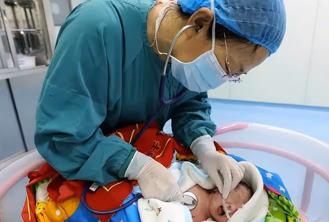 回顧男童天生擁有藍眼,夜晚看東西如同白天,檢查結果讓全家沉默