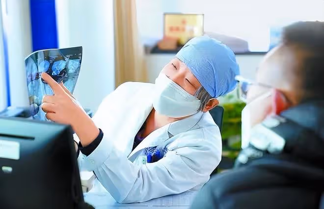 回顧男童天生擁有藍眼,夜晚看東西如同白天,檢查結果讓全家沉默