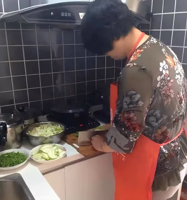回顧重慶一男子拚命將老婆養胖,2年後妻子甜蜜去世,丈夫卻笑了