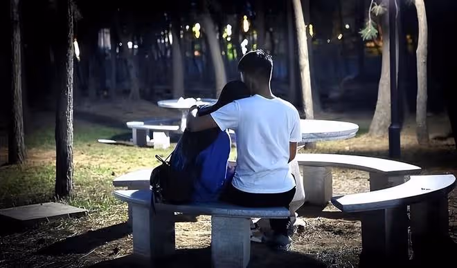 回顧重慶一男子拚命將老婆養胖,2年後妻子甜蜜去世,丈夫卻笑了