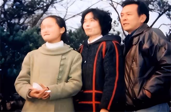 2012年,重慶大爺給懷孕女乞丐100元,不成想她是失蹤的博士女兒